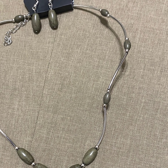 Paparazzi Olive Necklace and Earring Set - Picture 3 of 5